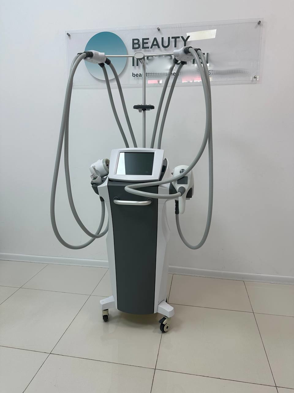 В Beauty ProFactory вы можете приобрести более 800 видов аппаратов и комплектующих для: 8