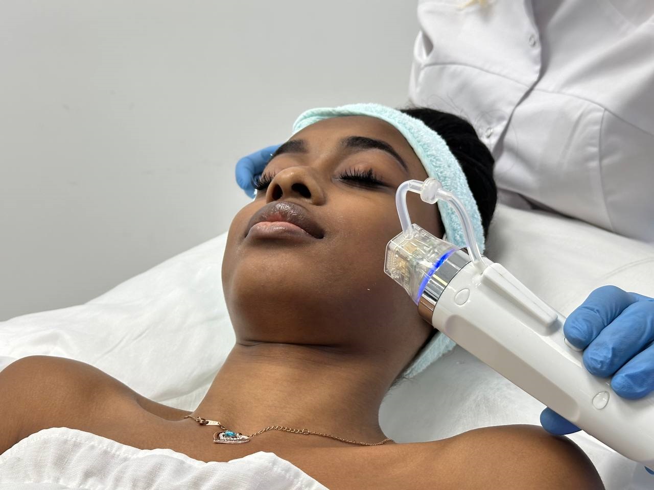 В Beauty ProFactory вы можете приобрести более 800 видов аппаратов и комплектующих для: 1